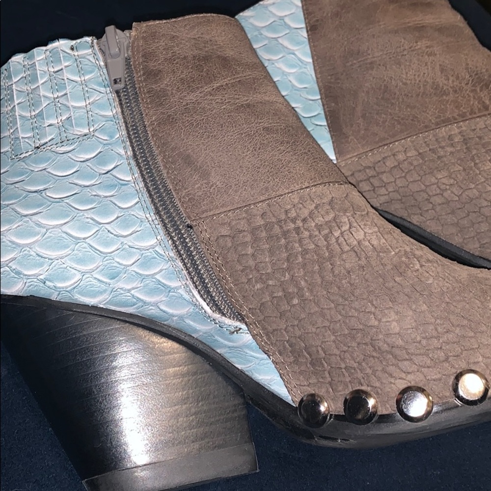 Baby blue scale booties with studs 7.5 high qualit